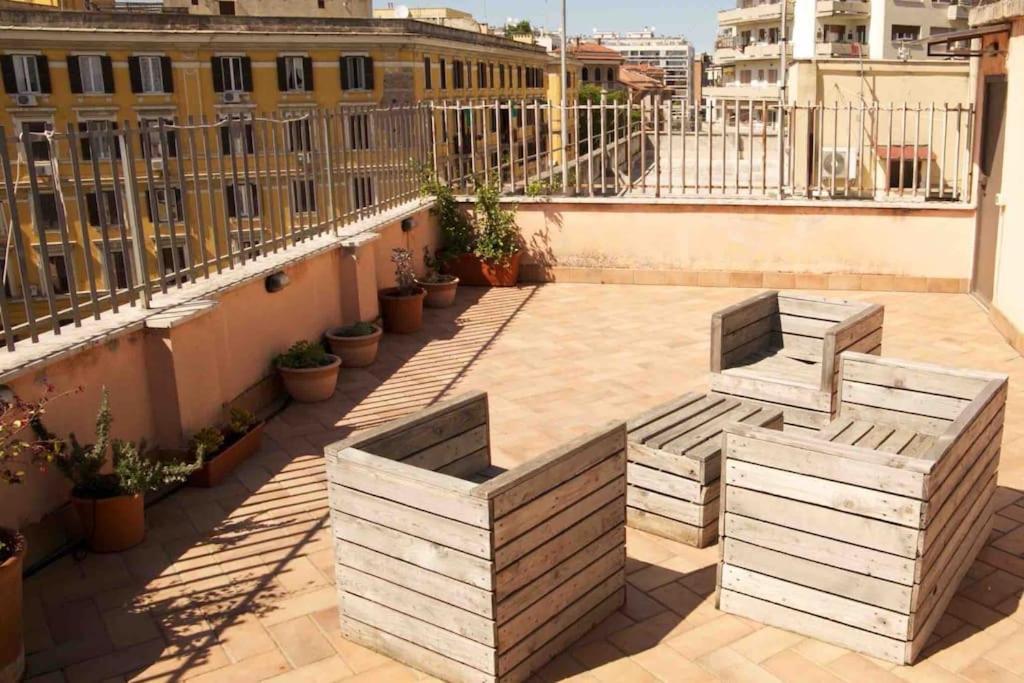 Luna A Trastevere Rome Luaran gambar